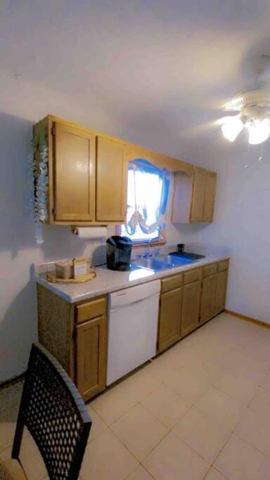 B1 Guest House Hope Mills Экстерьер фото