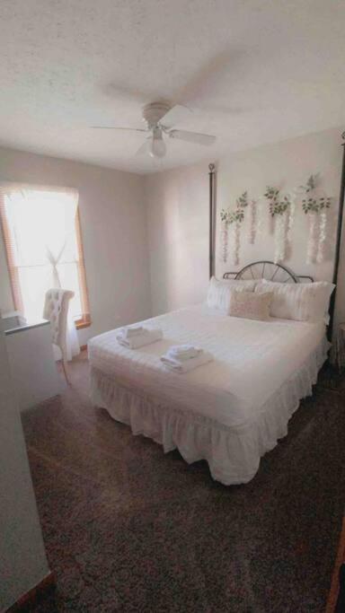 B1 Guest House Hope Mills Экстерьер фото